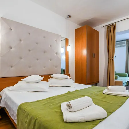 Complex Modern Mamaia