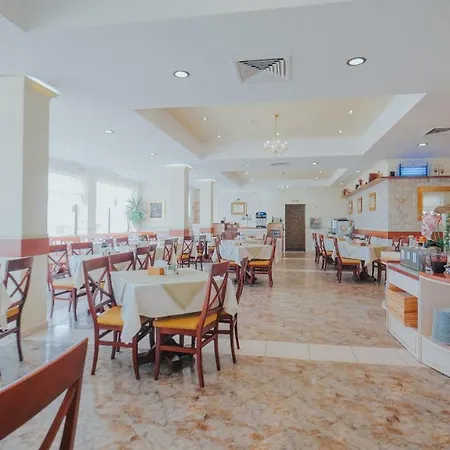 Complex Modern Mamaia